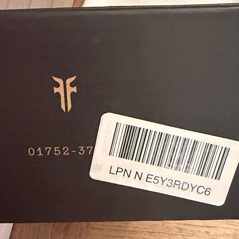 FRYE TAYLOR SANDALS. NEW - Picture 12 of 12